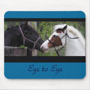 O cavalo Eyes Mousepad