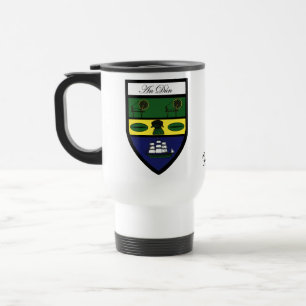 O condado para baixo traça & Crest canecas