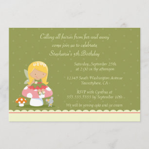 O convite de aniversário bonito da menina