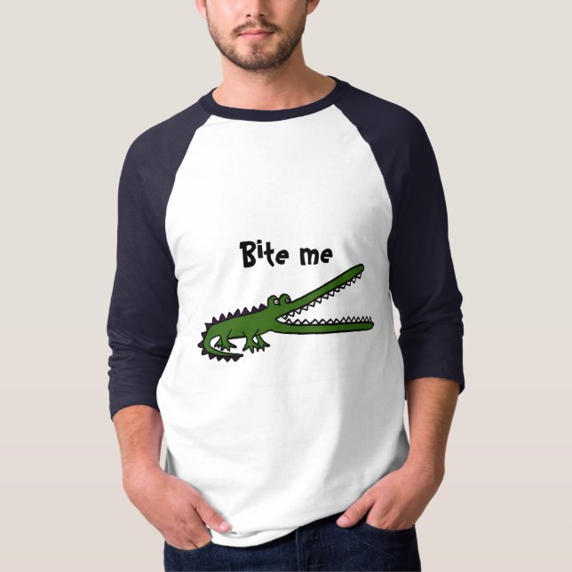 O crocodilo AA engraçado morde-me camisa ou (Frente)