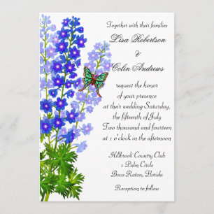 O Delphinium azul floresce o convite do casamento