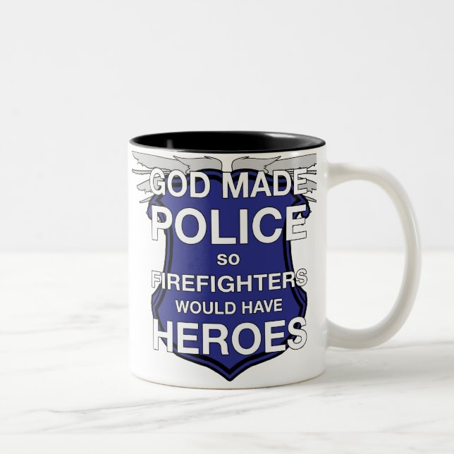 O deus fez a caneca de café da polícia (Direita)