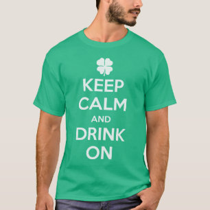 O dia de St Patrick engraçado mantem a camisa