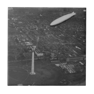 O dirigível "USS Los Angeles" ZR3 dos E.U. que vo