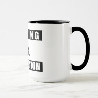 o DJ de advertência na ação coloca a caneca que