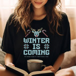 O doce de Natal feio está chegando Camisa<br><div class="desc">Entra no espírito de Natal com esta divertida camiseta maldita de Natal! Perfeito para combinar roupas familiares,  ele apresenta um design lúdico de "O inverno está chegando",  personalizável com o nome da sua família. Cozinha,  festiva e cheio de alegria de férias!</div>