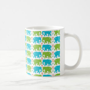 O elefante abraça a caneca de café