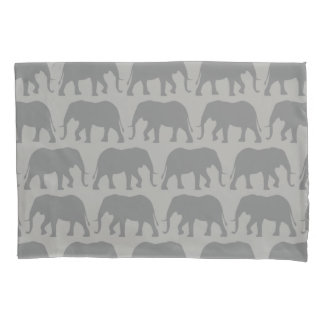 O elefante africano mostra em silhueta o teste