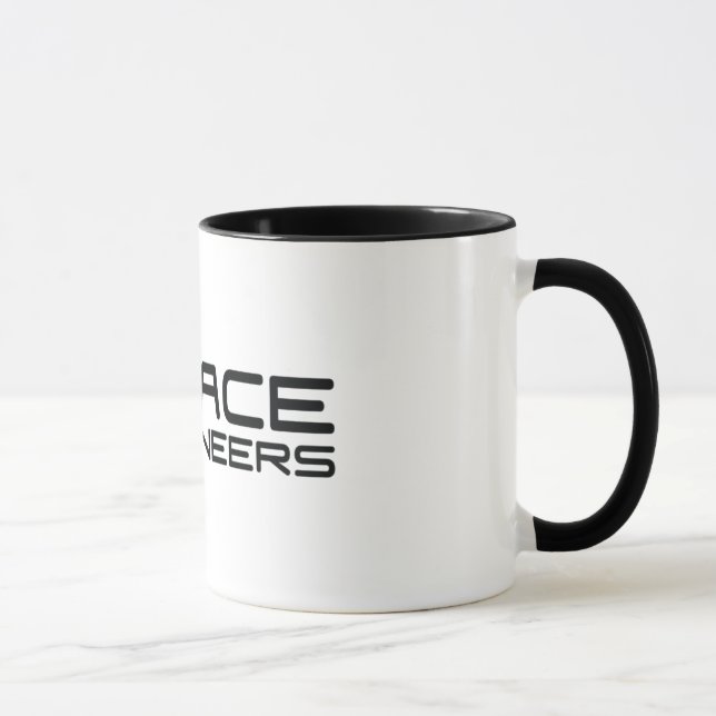 O espaço projeta o logotipo branco do SE da caneca (Direita)