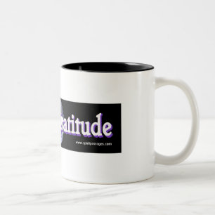 O espírito passa a caneca da gratitude da prática