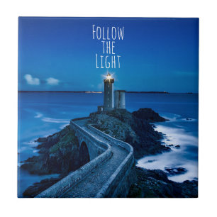 O farol crepuscular segue a luz