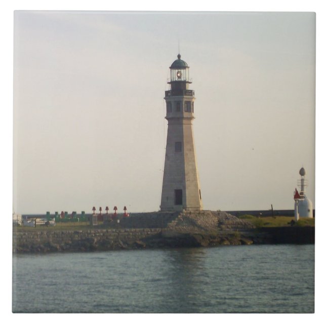 O Farol do Erie Basin Marina (Frente)