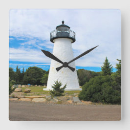 O Farol Ponto de Ned, Relógio de Muro de Massachus