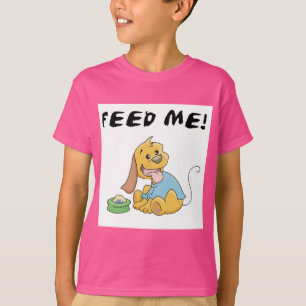 O filhote de cachorro alimenta-me o camiseta e os