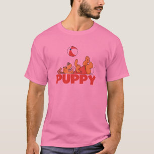 O filhote de cachorro joga o camiseta e os