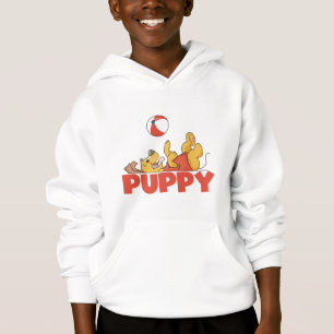 O filhote de cachorro joga o camiseta e os
