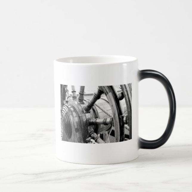 O funil da benevolência envia a caneca de café (Direita)
