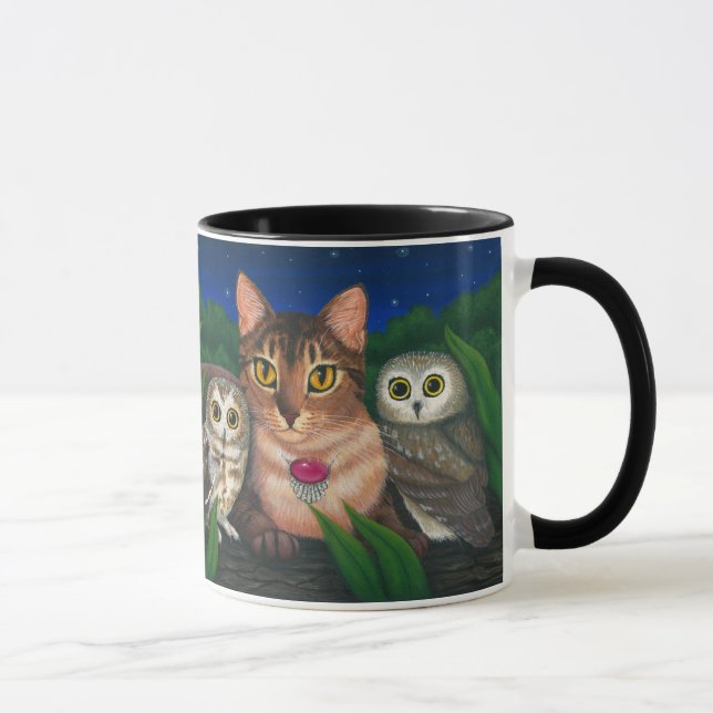 O gato Abyssinian viu para whet a caneca da arte (Direita)