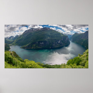 O Geirangerfjord completo no panorama poster