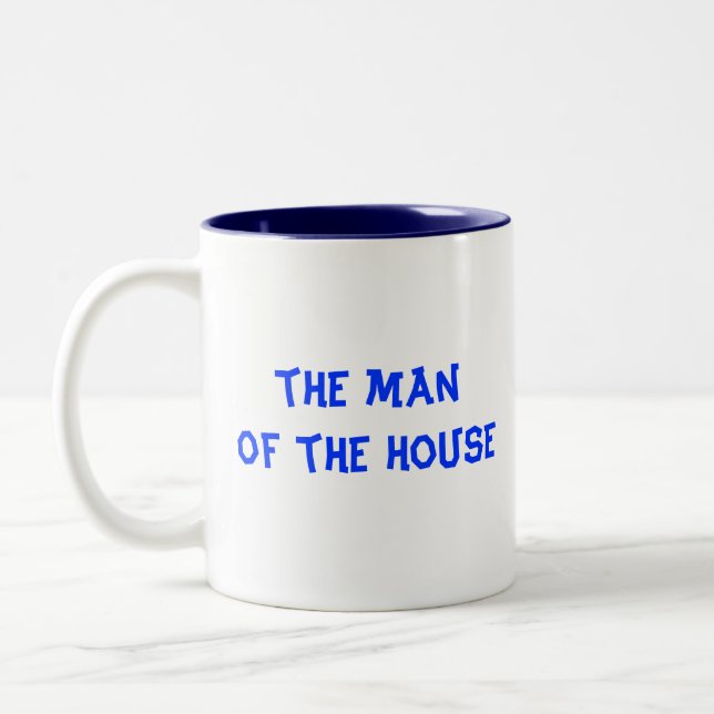 O homem da caneca de café da casa (Esquerda)