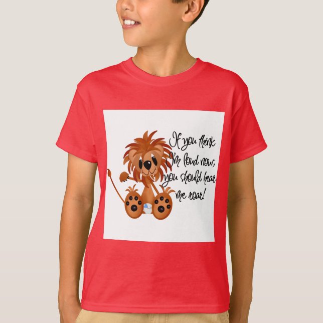 O leão do bebê ouve-me rujir o camiseta e os (Frente)