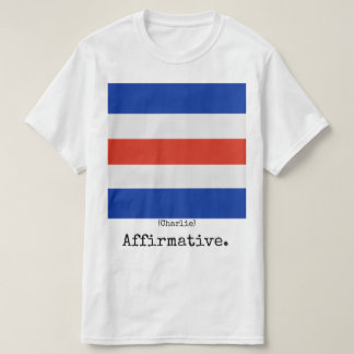 O marinho embandeira a camisa (Charlie), homem