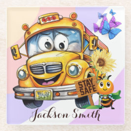 O motorista do ônibus escolar de animação permanec