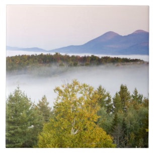 O nevoeiro da manhã e os Percy Peaks, como se pode