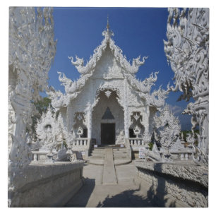 O novo templo todo branco de Wat Rong Khun em