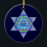 O Pastel listra o ornamento da estrela de Hanukkah<br><div class="desc">Uma colagem digital,  em listras pastel bonito; uma estrela de David com um símbolo de Chai (vida) no centro.  Os fundos claros e azuis escuro em cada lado são customizáveis!</div>