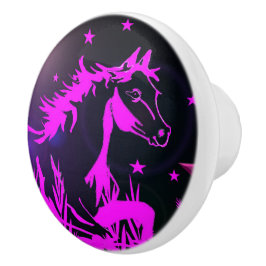 O pequeno pônei doce, rosa