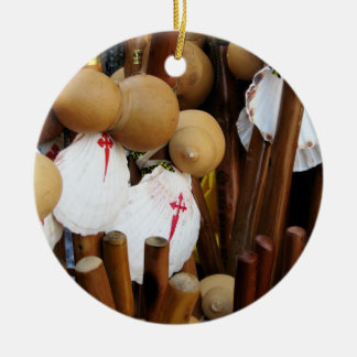 O peregrino descasca o ornamento