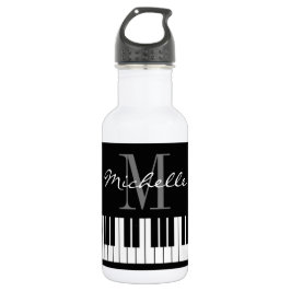 O piano de cauda elegante fecha a garrafa de água