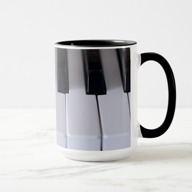 O piano fecha a caneca de café (Direita)