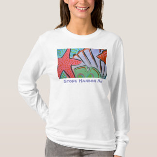 O porto de pedra descasca a camiseta