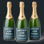 O Presente Da Caixa De Letras Da Bridesmaid Será M<br><div class="desc">você será minha dama de honra, tipografia de moda bem casual, simples festa de caligrafia informal, adesivo de rótulo de garrafa de vinho espumante, festa de bachelorette da caixa de propostas, favor, presente de noite, presente minimalista, presente moderno presente de presente, presente elegante presente para viagem, chic champagne navy blue...</div>