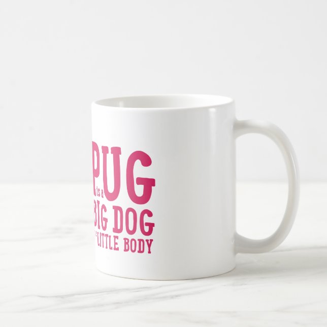 O Pug é cão grande, caneca pequena do Pug da jovem (Direita)