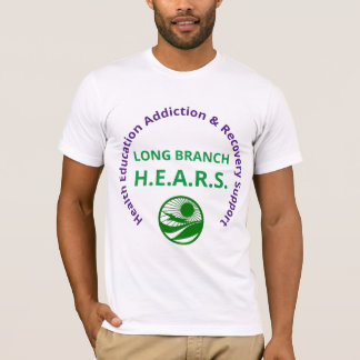 O ramo longo OUVE a camisa do logotipo T