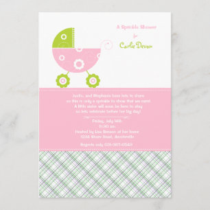 O rosa da carruagem de bebê polvilha o convite do