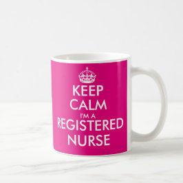 O rosa mantem a calma im uma caneca de café da