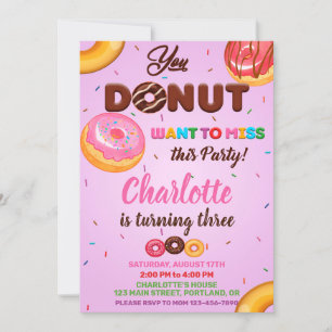 O roxo do convite do aniversário da rosquinha