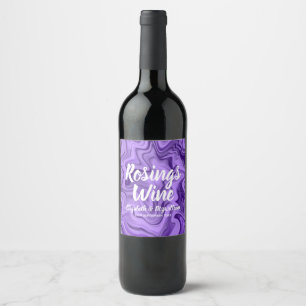 O roxo marmoreou a etiqueta do vinho