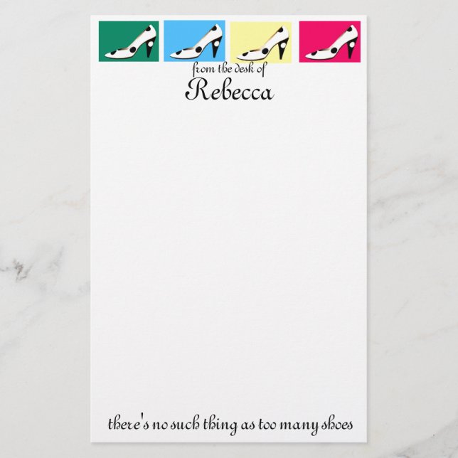 O salto alto bonito calça artigos de papelaria (Frente)