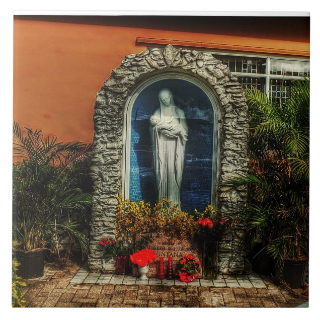 O Santuário Grotto de Mary (Frente)