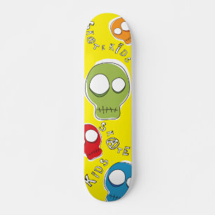 O skate caçoa o mini conselho dos crânios