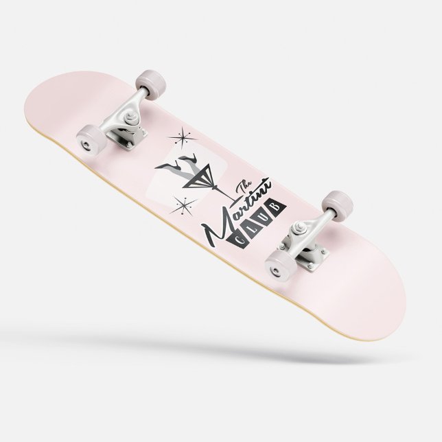 O skate cor-de-rosa do Martini Club (The Martini Club Pink Skateboard)