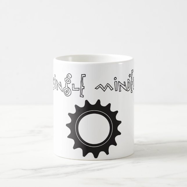 O SOLTEIRO OCUPOU-SE DA CANECA (Centro)