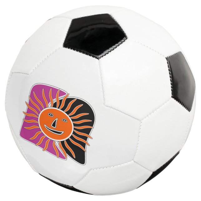 O sorridente rosto do sol bola de futebol (Três quartos)