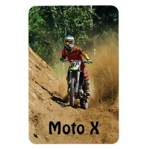 O Sujeira-Piloto do motocross ostenta o ímã da