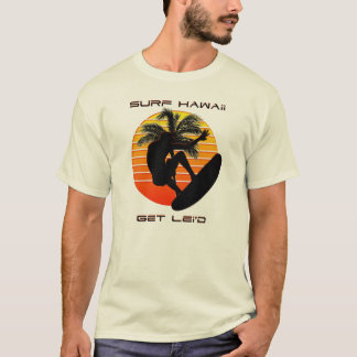 O surf Havaí obtem camisas de Lei'd